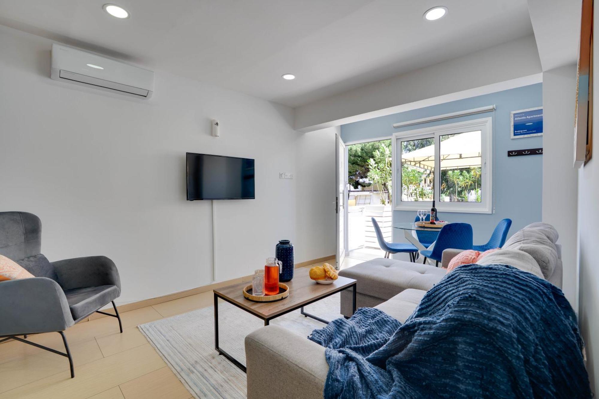 Atlantis Apartments 50M From Makenzy Seafront 라르나카 외부 사진