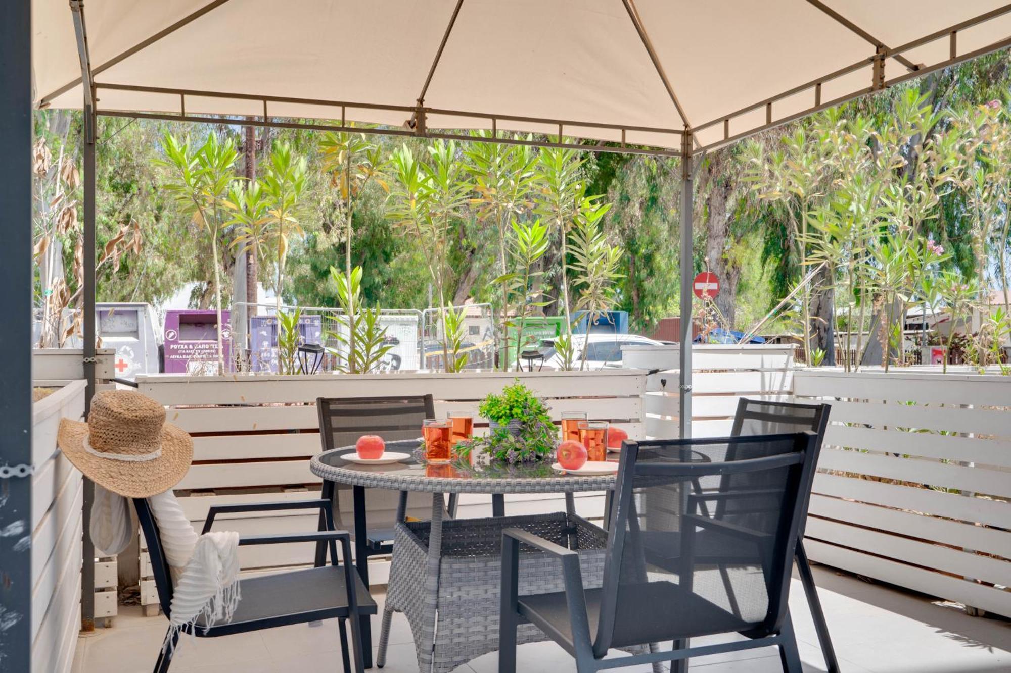 Atlantis Apartments 50M From Makenzy Seafront 라르나카 외부 사진