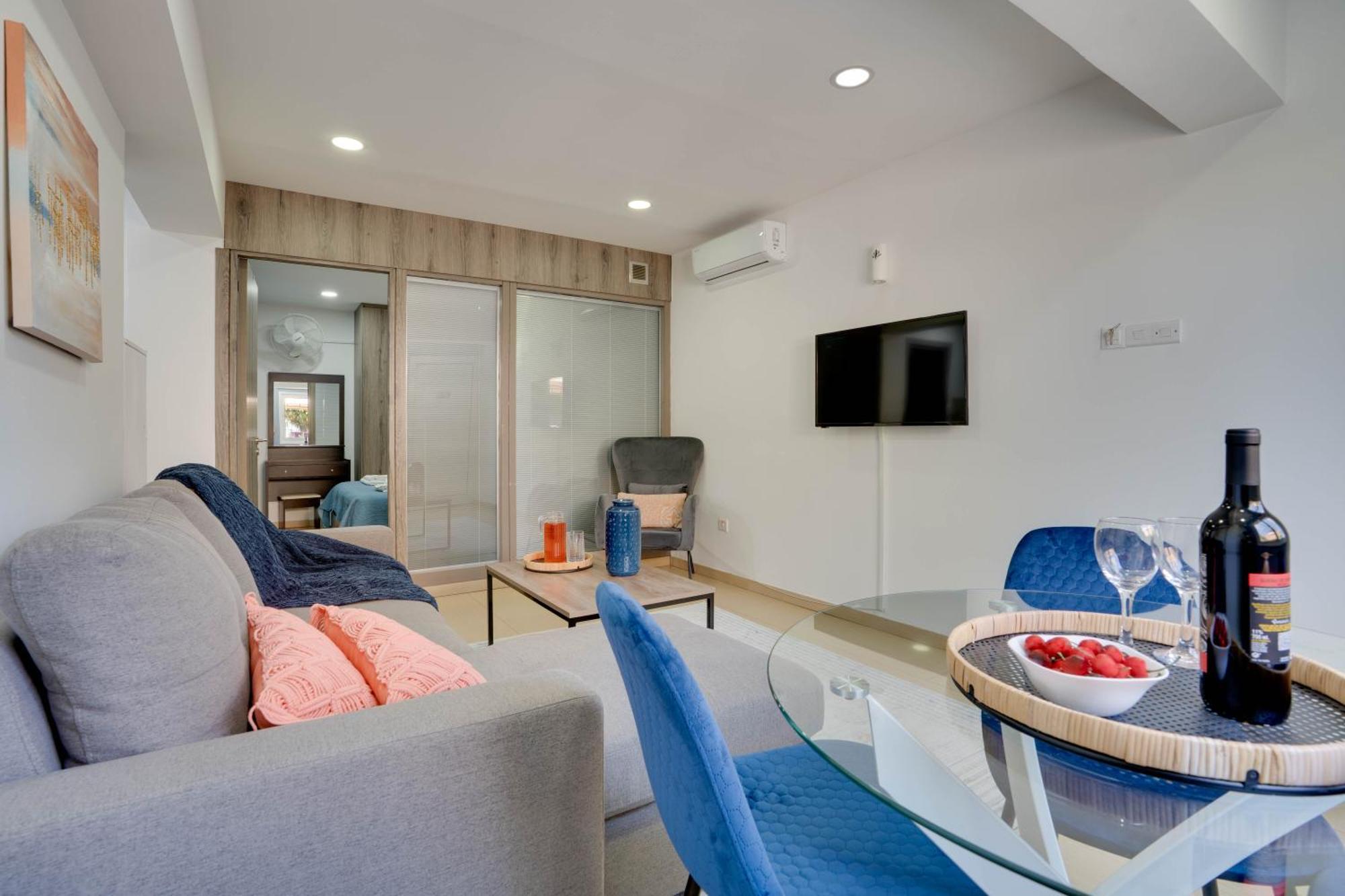 Atlantis Apartments 50M From Makenzy Seafront 라르나카 외부 사진