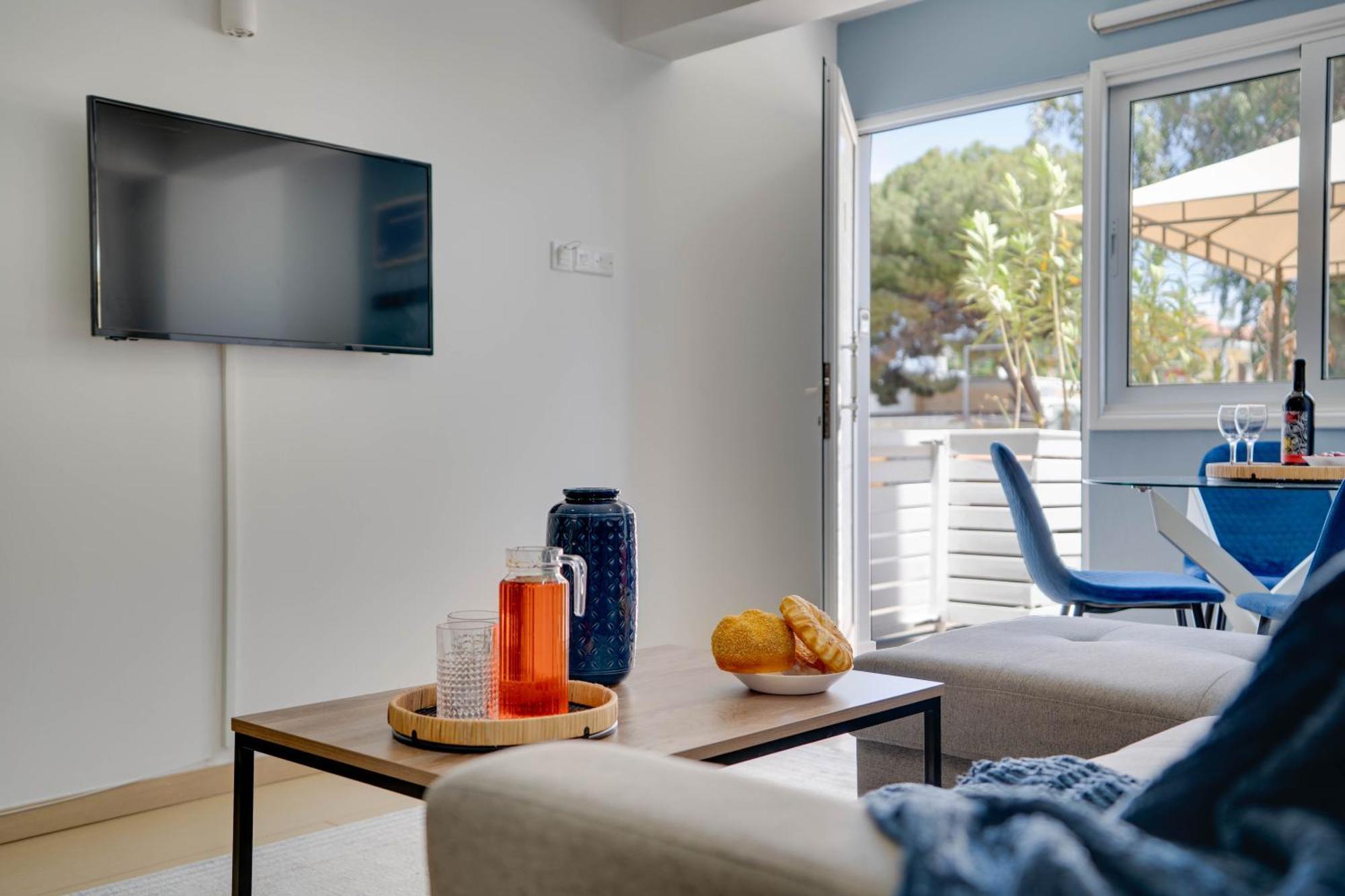 Atlantis Apartments 50M From Makenzy Seafront 라르나카 외부 사진