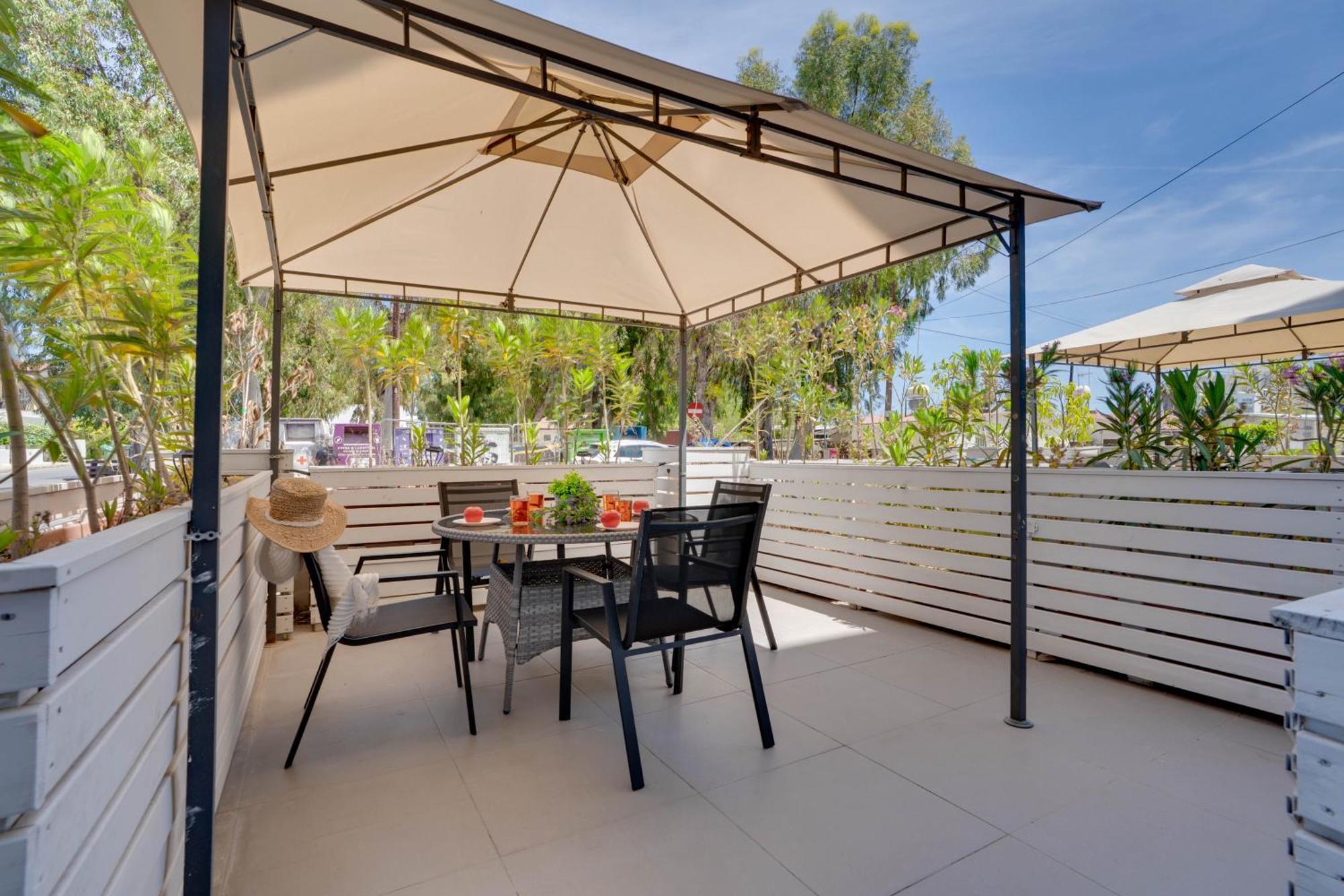 Atlantis Apartments 50M From Makenzy Seafront 라르나카 외부 사진