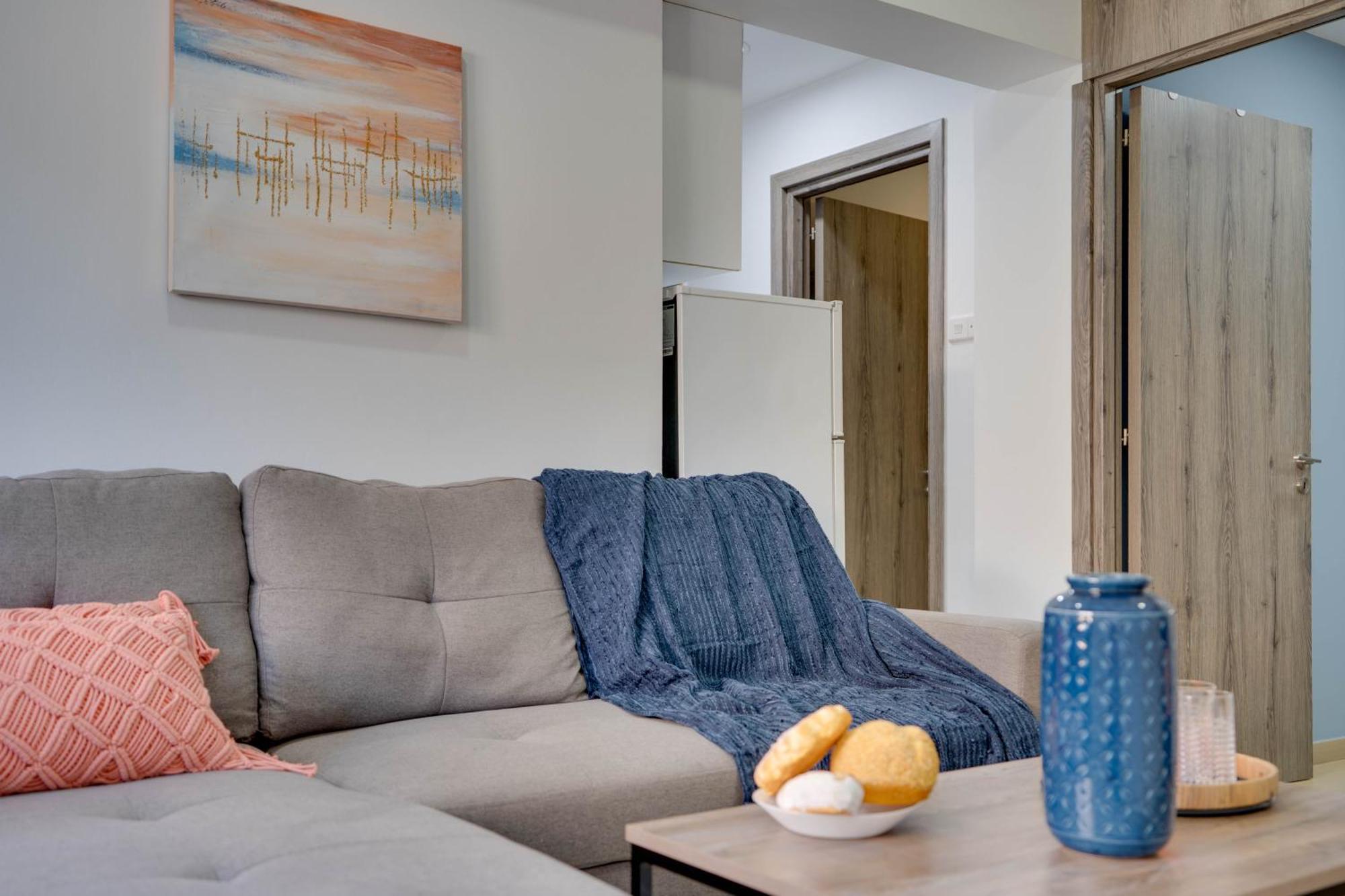 Atlantis Apartments 50M From Makenzy Seafront 라르나카 외부 사진