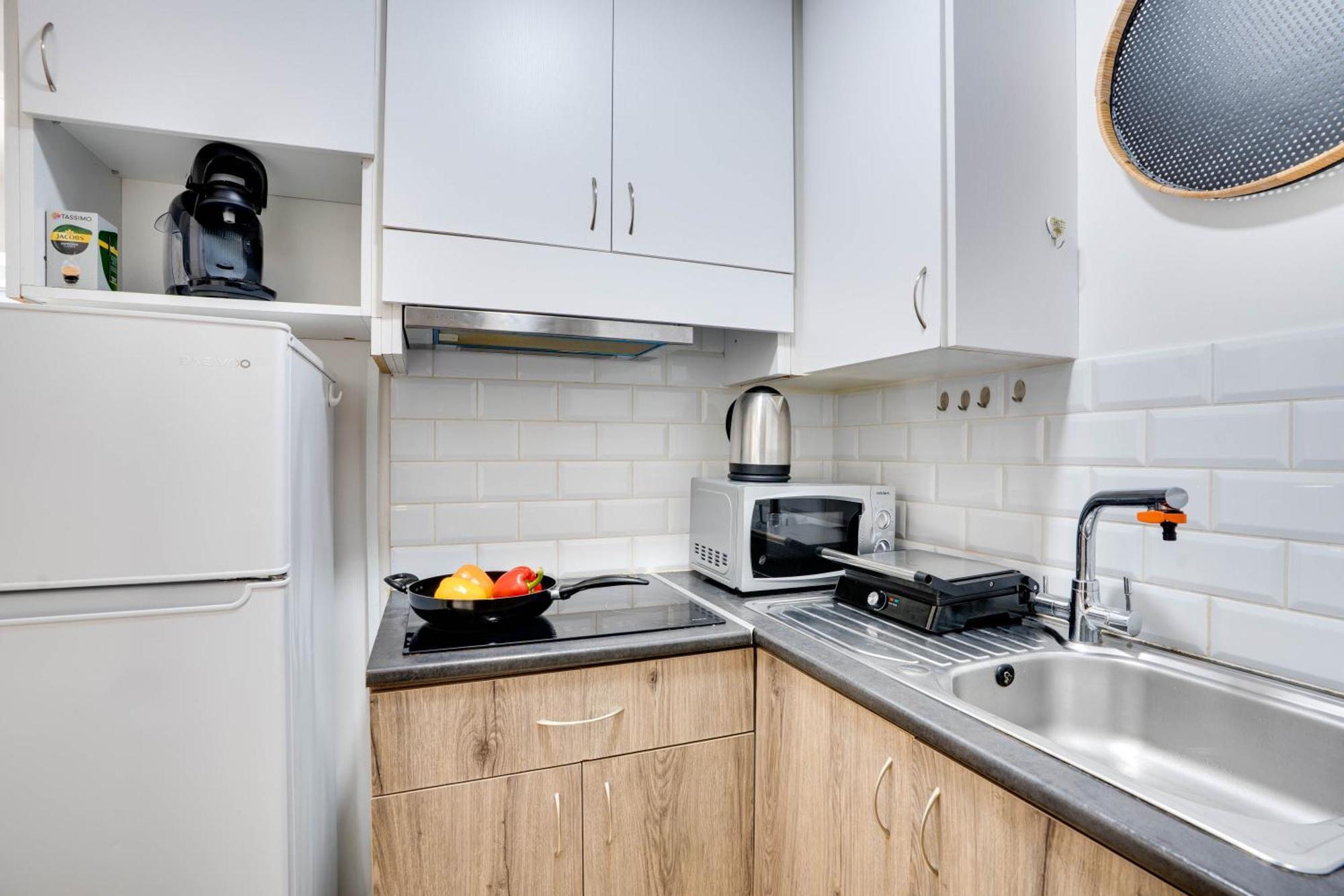 Atlantis Apartments 50M From Makenzy Seafront 라르나카 외부 사진