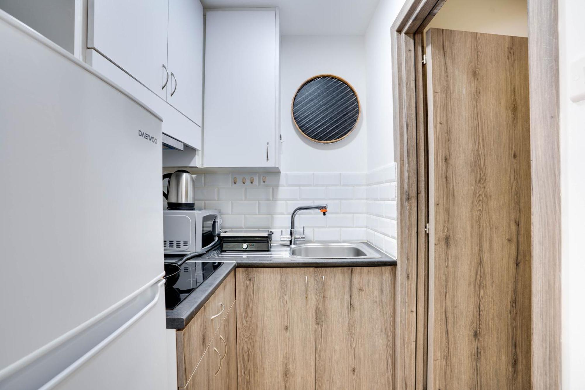 Atlantis Apartments 50M From Makenzy Seafront 라르나카 외부 사진