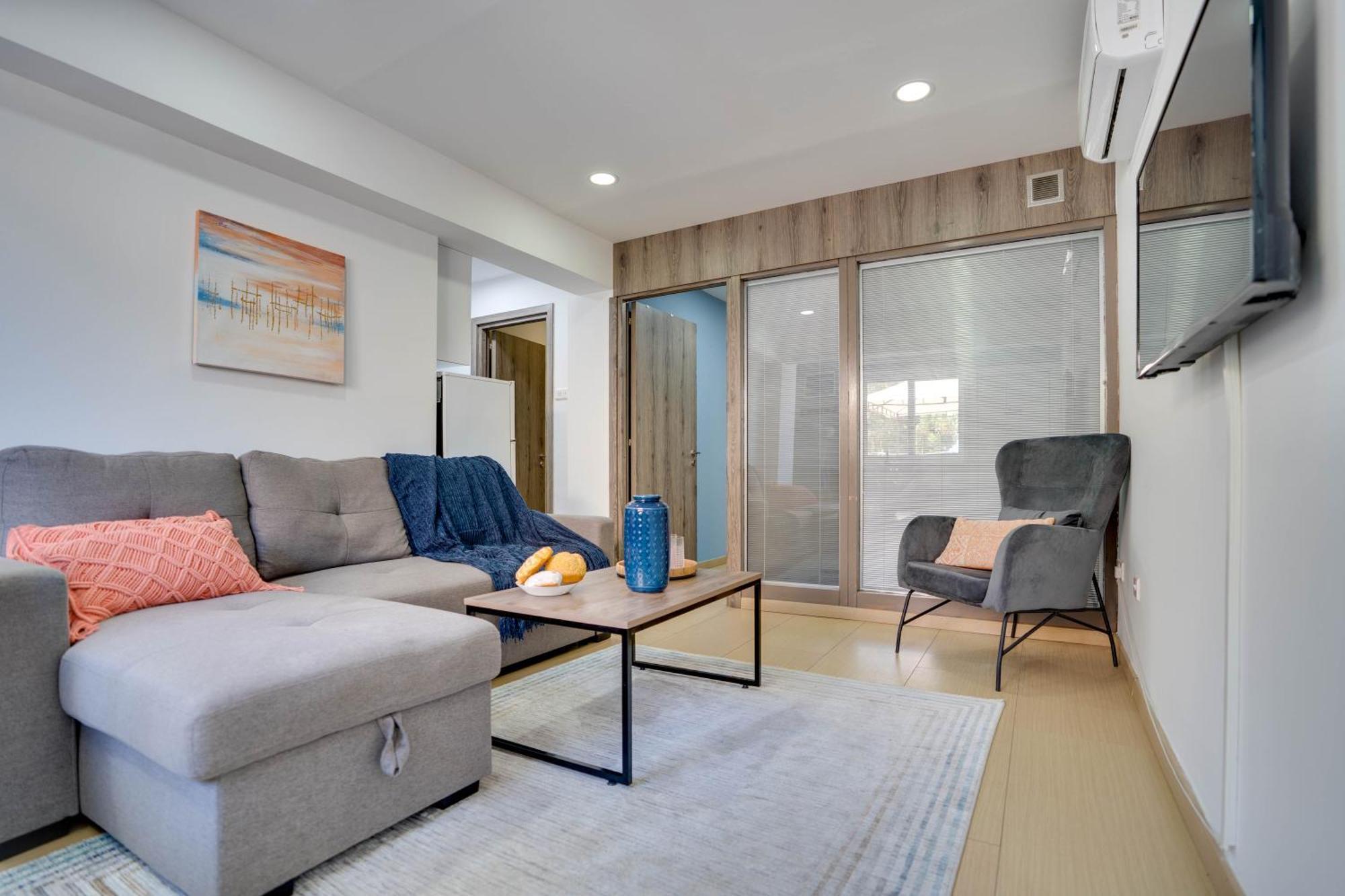 Atlantis Apartments 50M From Makenzy Seafront 라르나카 외부 사진